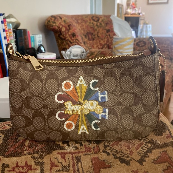 Coach Jes Baguette In Signature Canvas With Coach Radial Rainbow NWOT - Picture 6 of 10